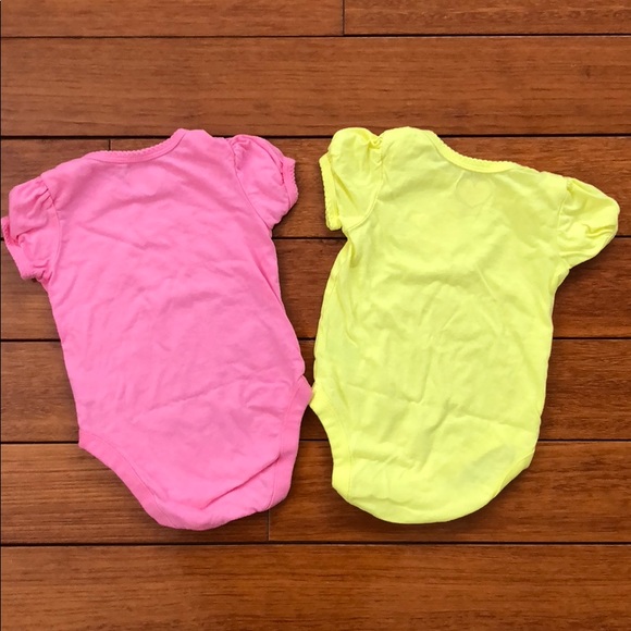 Children’s Place 2 pack bodysuits - 3-6mthns - Picture 4 of 6